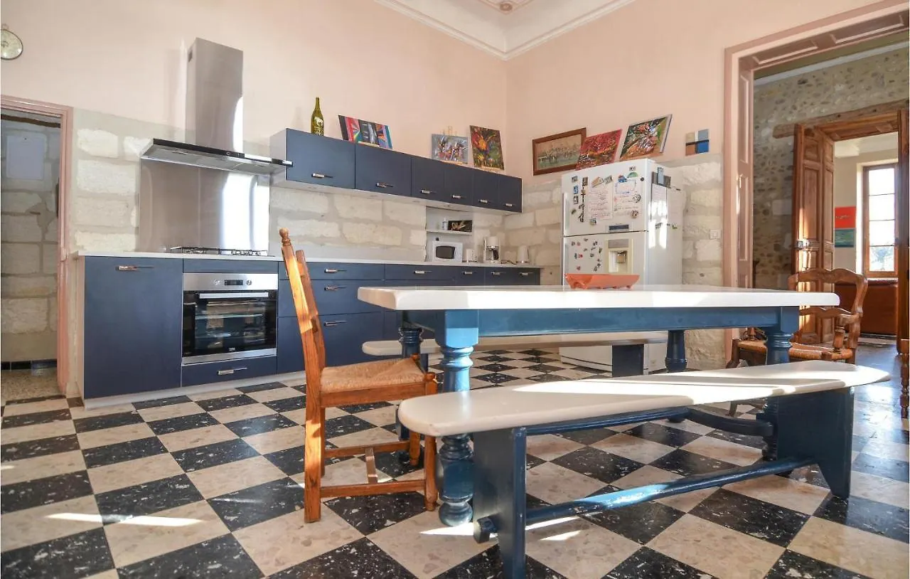Ferienhaus 2 Bedroom Beautiful Home In Avignon