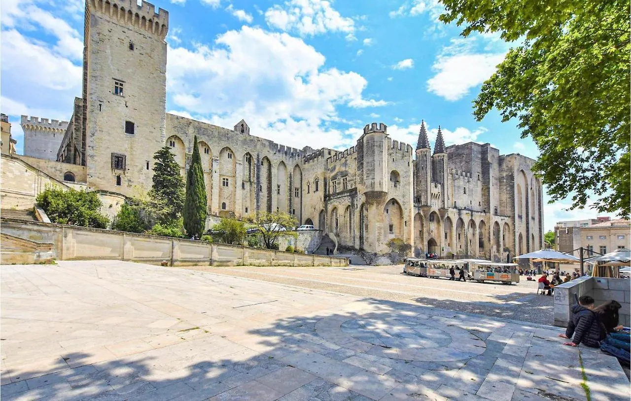 2 Bedroom Beautiful Home In Avignon Frankreich