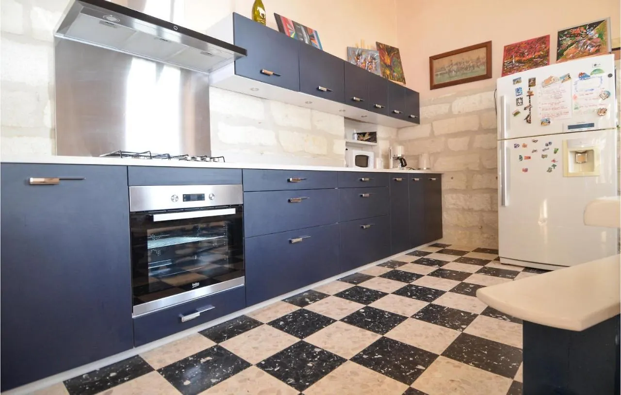 2 Bedroom Beautiful Home In Avignon